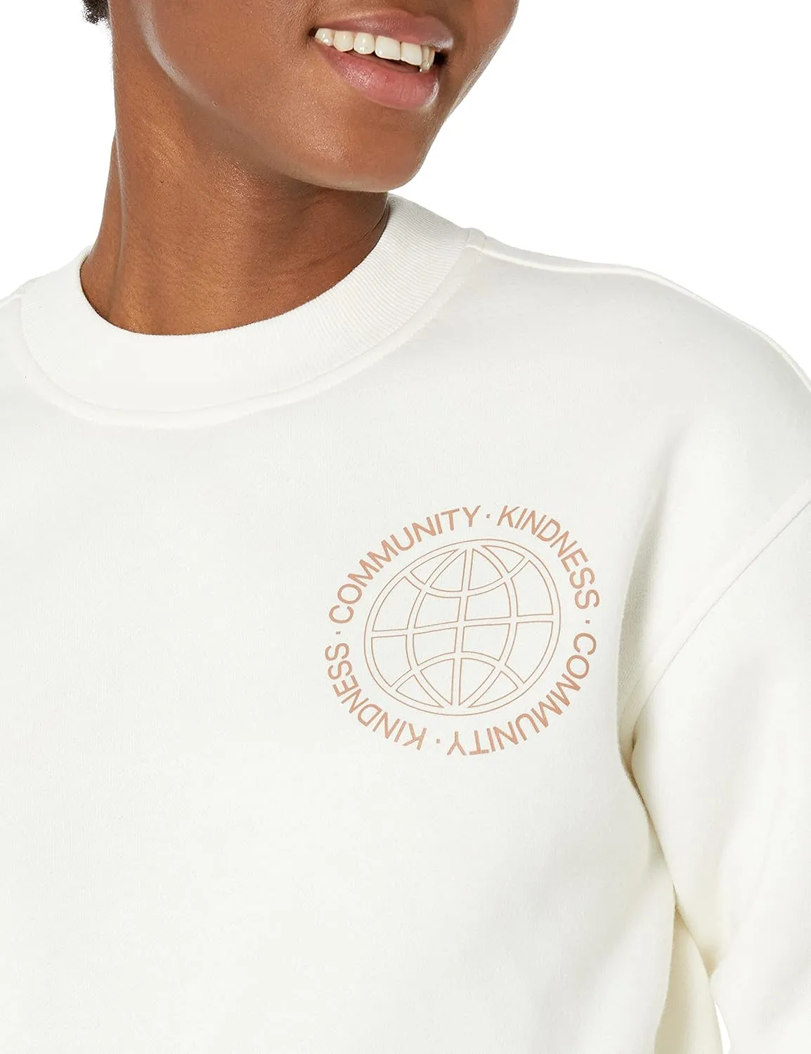 Amazon Essentials Women's Cropped Drop Shoulder Sweatshirt (Available in Plus Size)