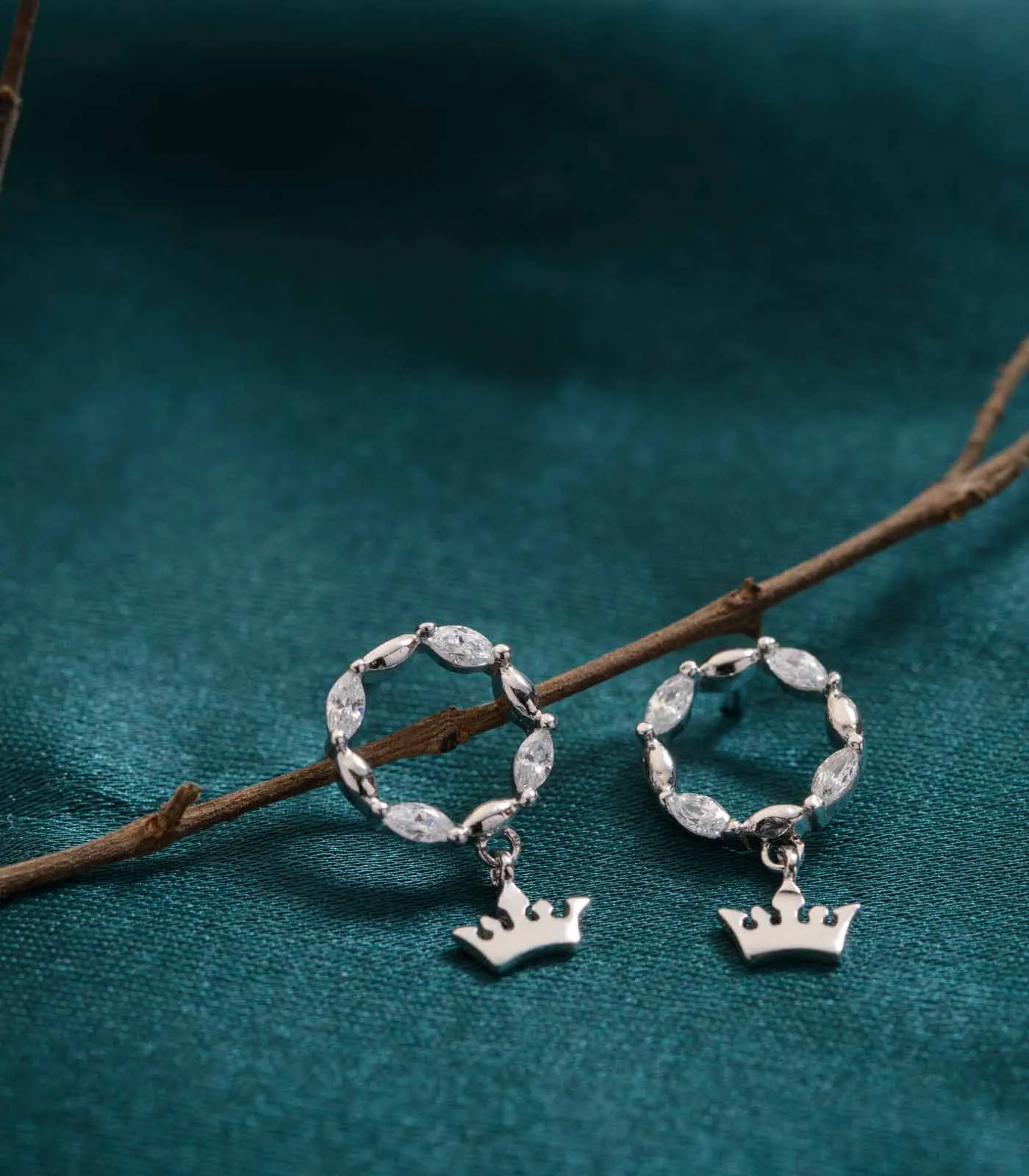 Hanging Crown Tops (Silver)